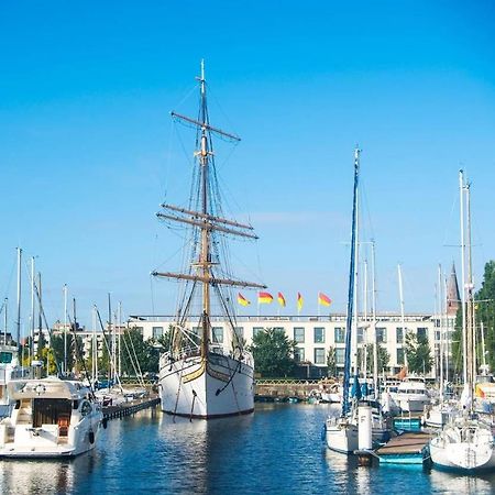 2 Slaapkamer Appartement Op De Zeedijk Van Oostende. Ngoại thất bức ảnh