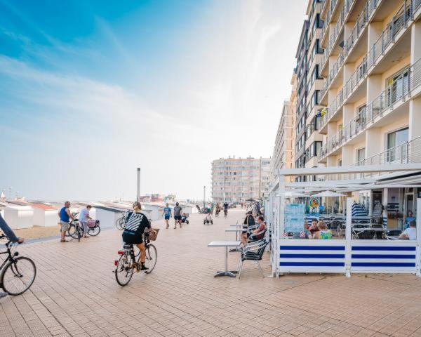2 Slaapkamer Appartement Op De Zeedijk Van Oostende. Ngoại thất bức ảnh