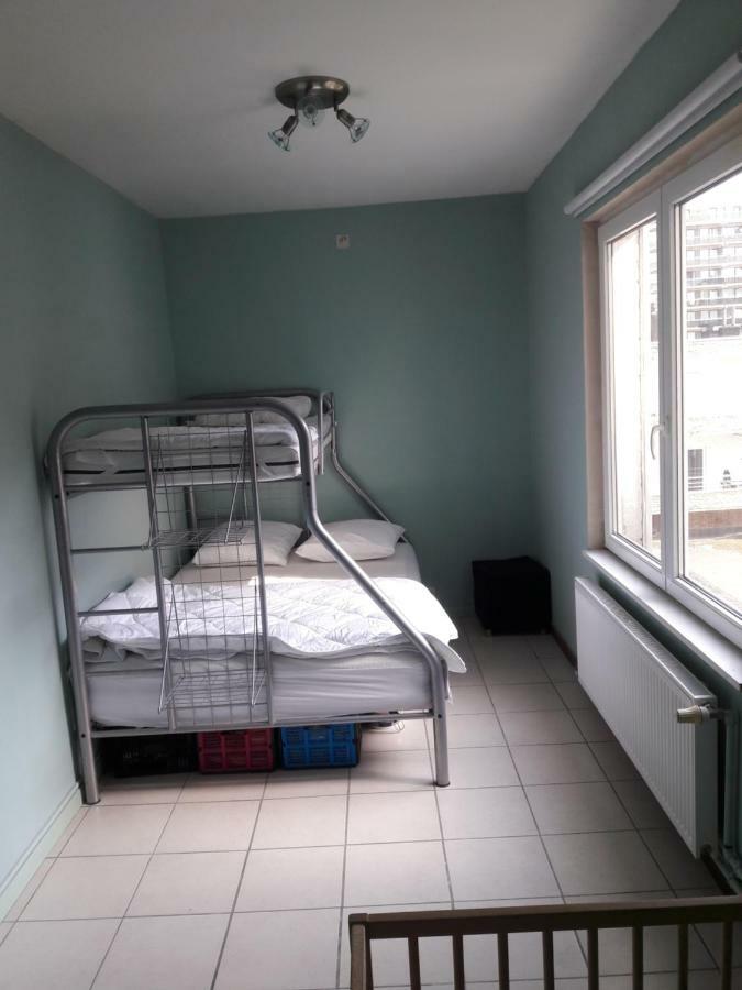 2 Slaapkamer Appartement Op De Zeedijk Van Oostende. Ngoại thất bức ảnh