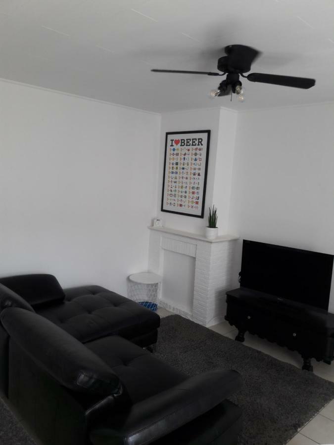 2 Slaapkamer Appartement Op De Zeedijk Van Oostende. Ngoại thất bức ảnh